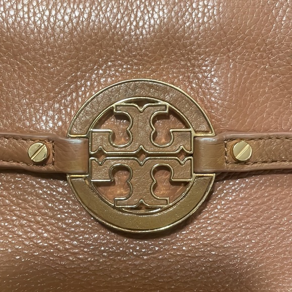 Tan Tory Burch Amanda Crossbody Bag - Picture 2 of 6